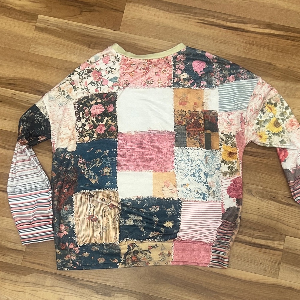 Patchwork Sweatshirt with Cross Design - image 7